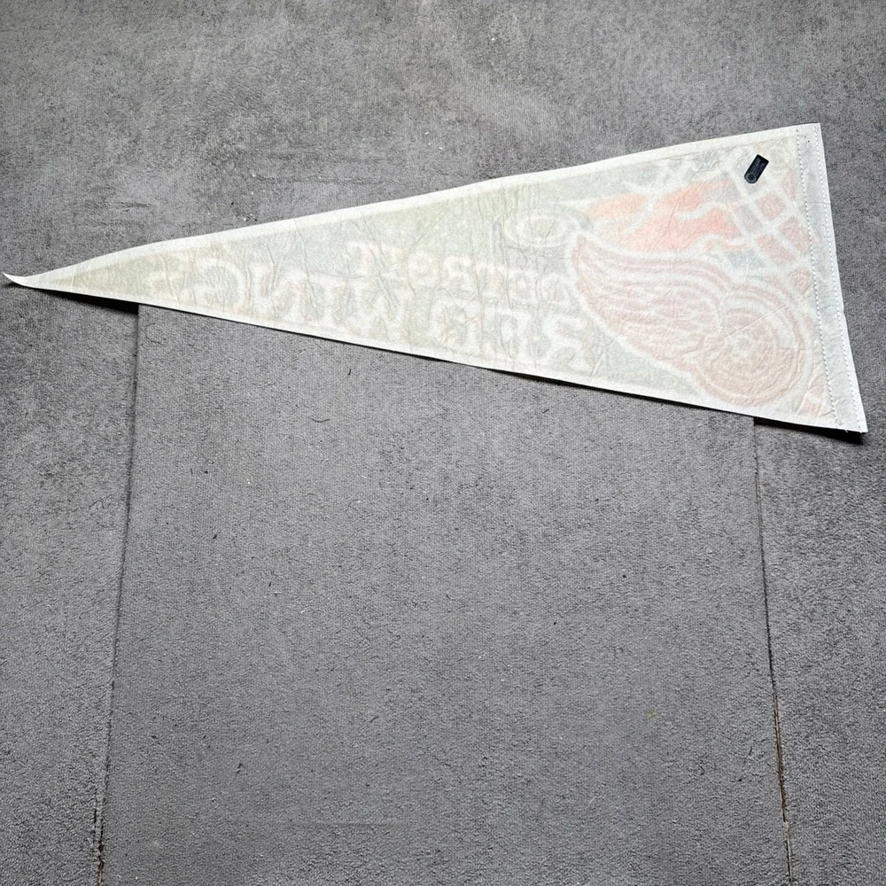 Detroit Red Wings NHL Pennant‎ WinCraft Vintage Style Hockey Wall Decor